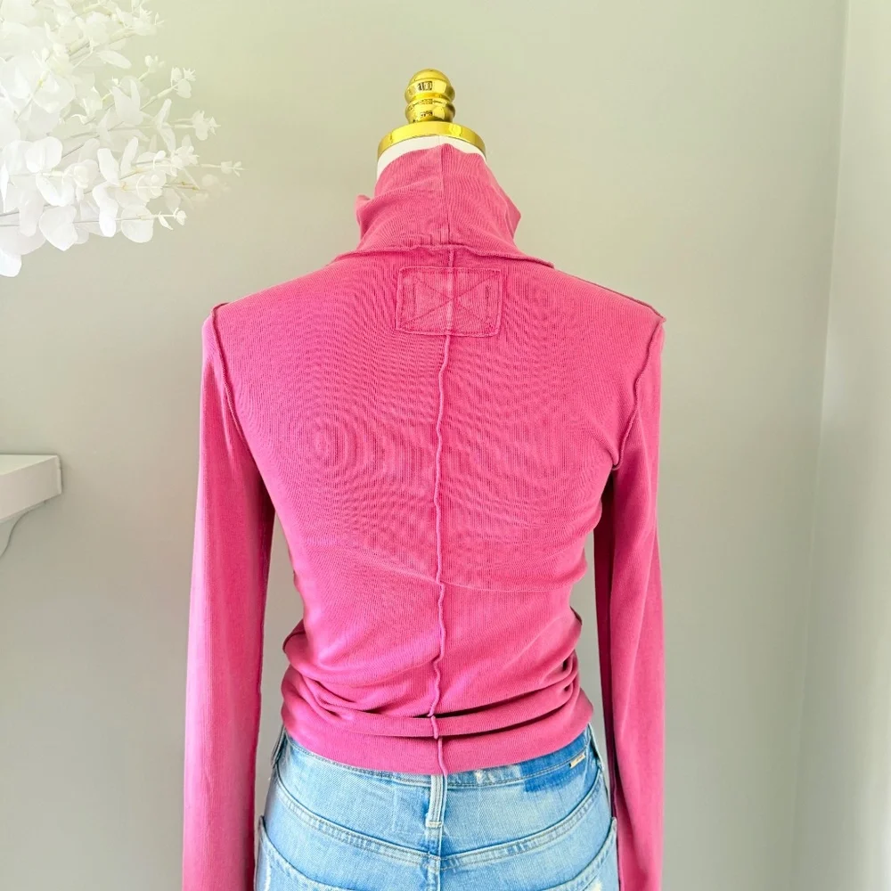 Free People Slim Ribbed Turtleneck in Berry, Sz M - Picture 6 of 8